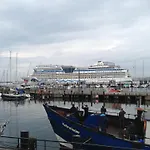 Exclusive Fewo In Warnemuende, 150M To The Beach, 2 Bathrooms, 2 Bedrooms, Sauna, Wifi And Much More.