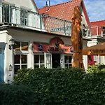 Exclusive Fewo In Warnemuende, 150M To The Beach, 2 Bathrooms, 2 Bedrooms, Sauna, Wifi And Much More.