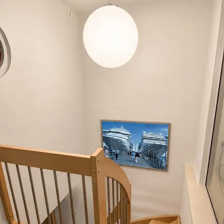 Cruiseline Lounge Apartment