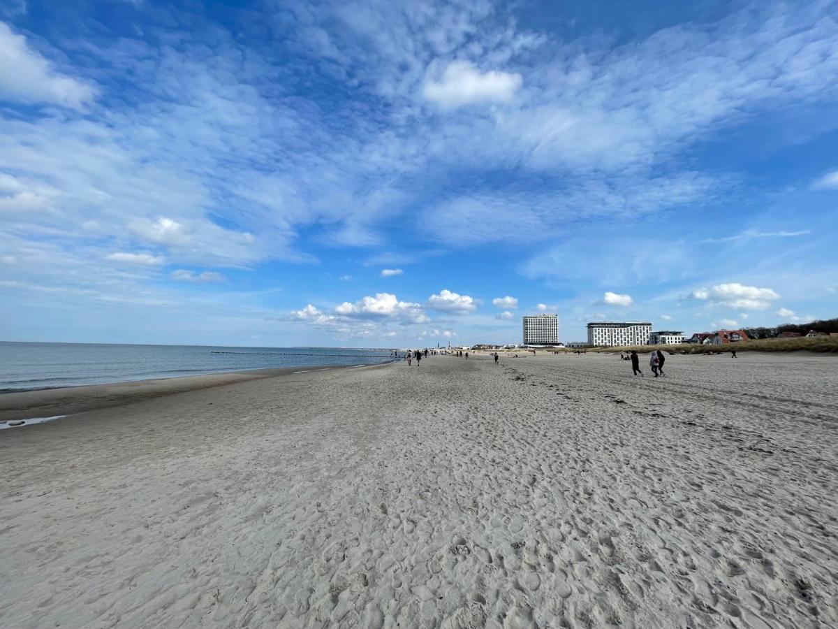 Exclusive In Warnemuende, 150m To The Beach, 2 Bathrooms, 2 Bedrooms, Sauna, Wifi And Much More. Apartment *